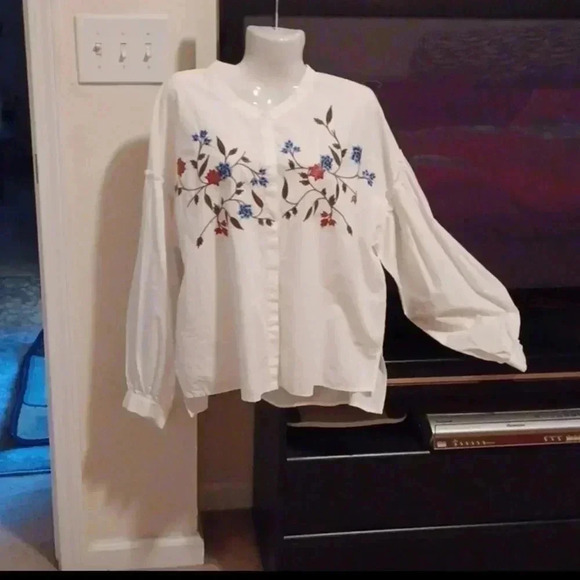 🌹Vince Camuto button down top - Picture 4 of 10